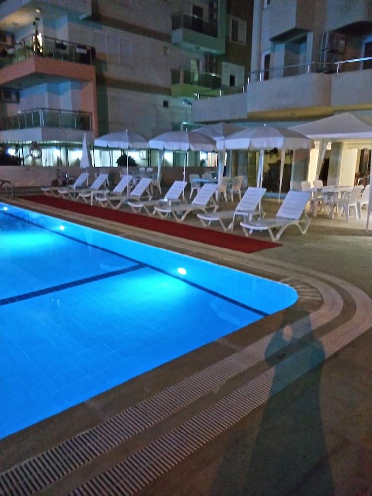 Mikado Hotel มาห์มุตลาร์ ภายนอก รูปภาพ